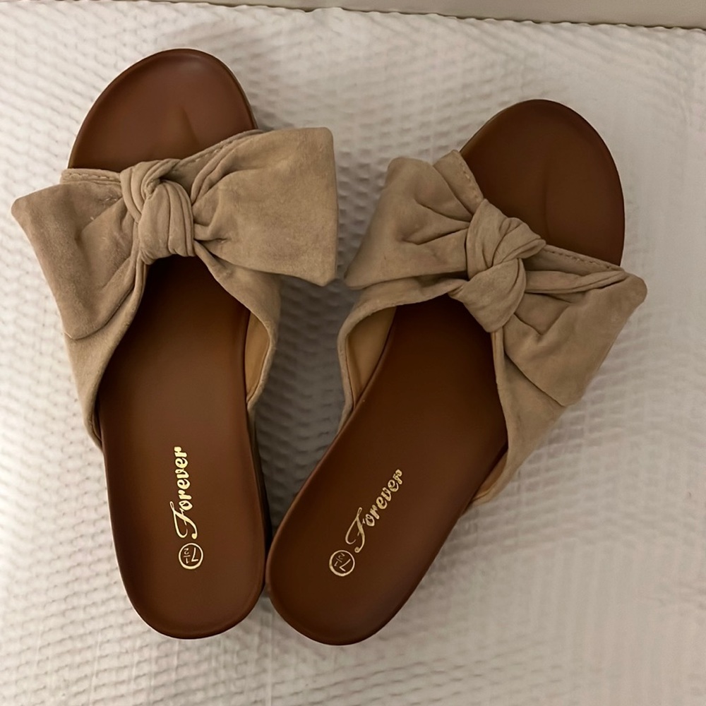 Woman platform sandals, color beige, size 7.5